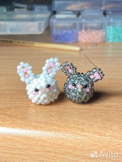 Зайчики из бисера