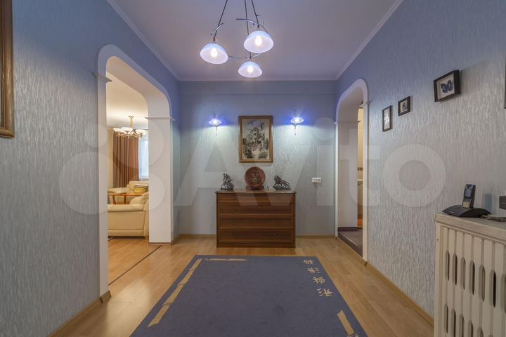 Дом 272 м² на участке 2,8 сот.