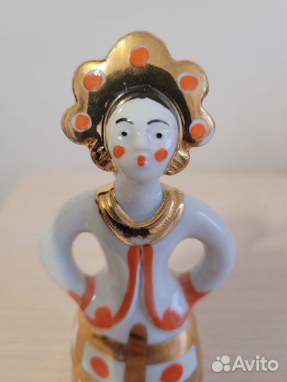 Статуэтка Девушка-матрешка. Дулево. СССР