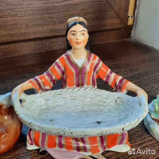 Статуэтки Лфз и Гжель