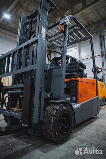 Погрузчик, Вилочный погрузчик 2 т