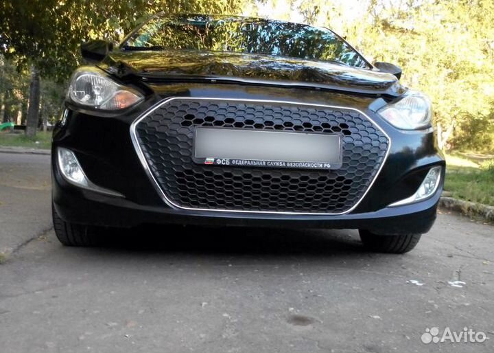 Hyundai Solaris - Решетка радиатора 