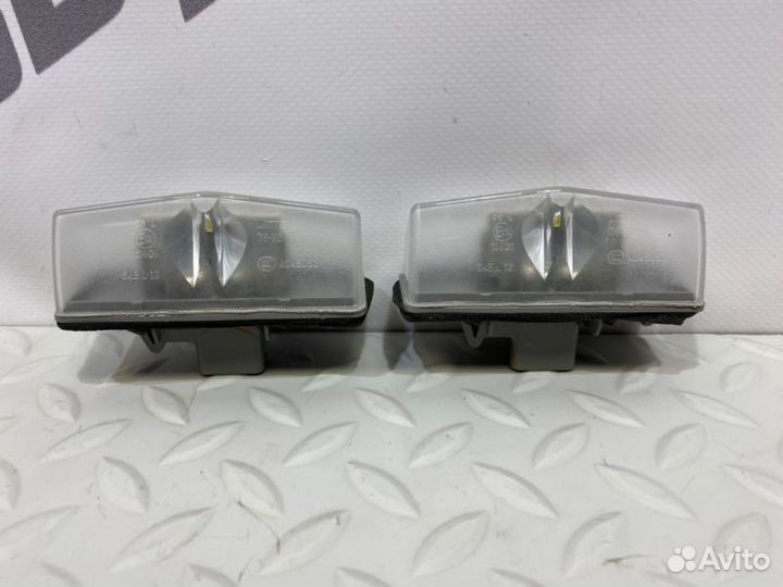 Фонарь подсветки номерного знака задний Lexus Nx