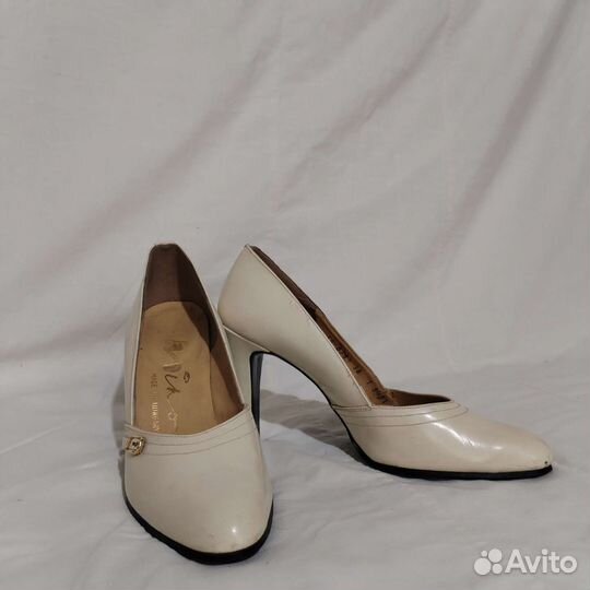 Туфли 37-38 размер,кожаные, кремового цвета, бу
