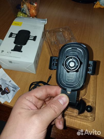 Беспроводная зарядка (держатель) в автомобиль