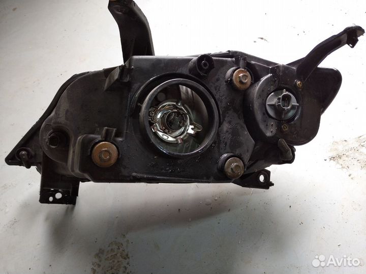 Фара Mazda Demio 2002-2005