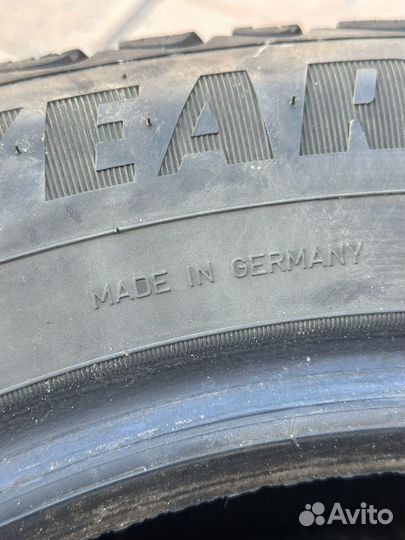 Goodyear UltraGrip Ice Arctic SUV 215/60 R17 100T