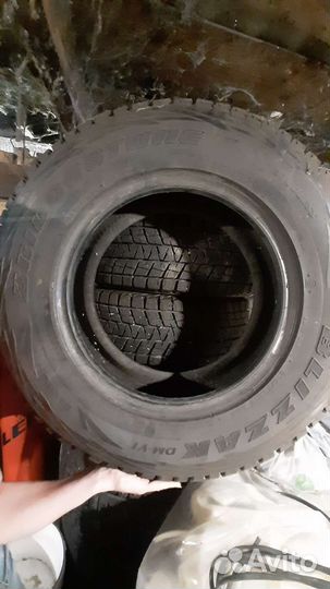 Bridgestone Blizzak DM-V1 215/70 R15 98R