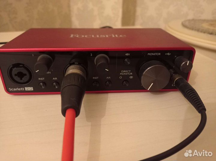 Focusrite scarlett 2i2 со стойкой и поп фльтром