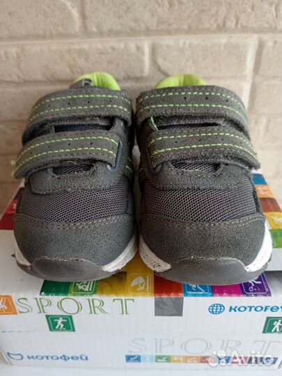 Кроссовки Котофей 22 размер