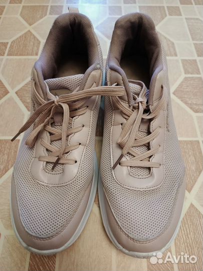 Кроссовки женские