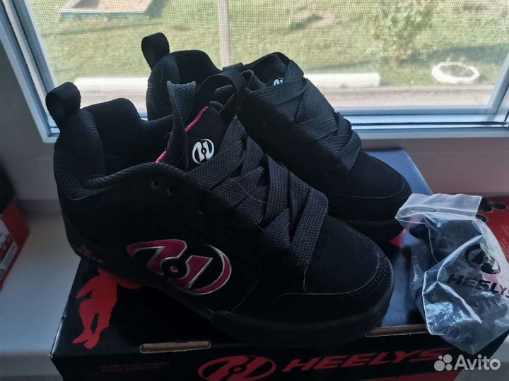 Роликовые кроссовки Heelys