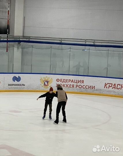 Тренер по фигурному катанию/ тренер по роликам