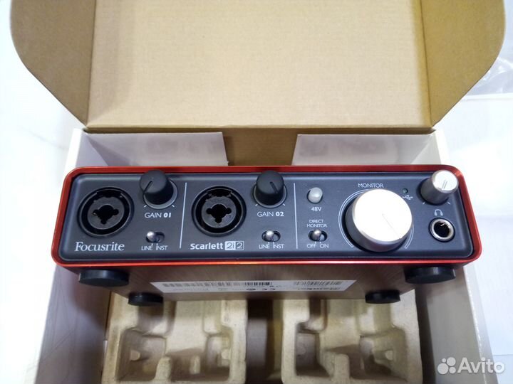 Звуковая карта Focusrite scarlett 2i2