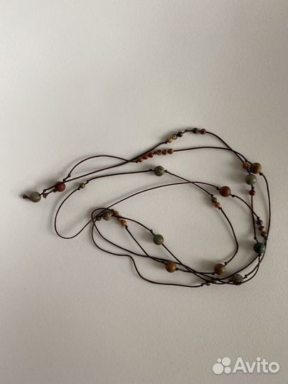 Фенечка шелковая нить с бусинами