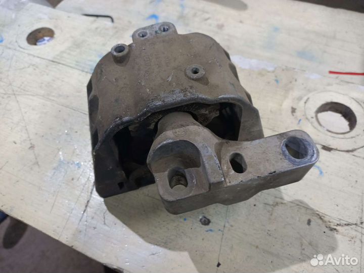 Опора двигателя Skoda/Volkswagen 1j0199282