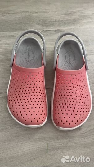 Сандалии crocs j2