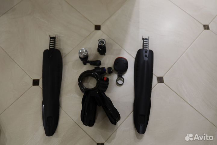 Крылья, фонари 3 шт, сумка, замок для велосипеда