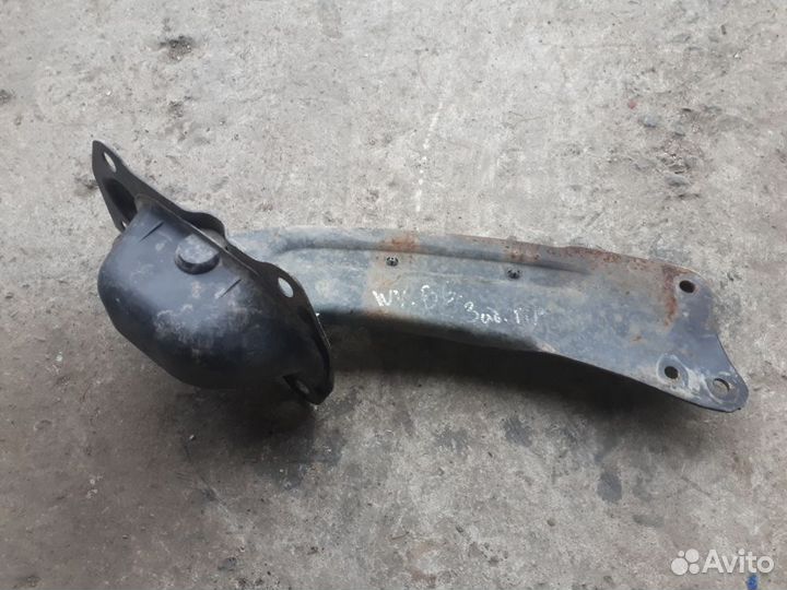 Рычаг задний продольный правый Volkswagen Passat