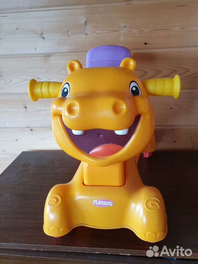 Игрушка бегемот для первых шагов