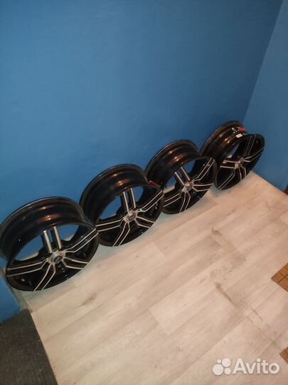 Литые диски Megami MGM-1 15x6,0/5x114,3/67,1/47BKF