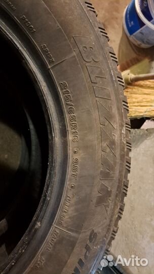 Bridgestone Blizzak Spike-01 215/65 R16 98T