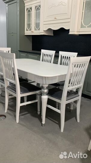 Столы и стулья