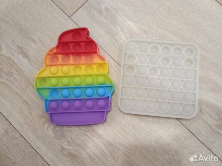 2 попыта, 1 светится в темноте