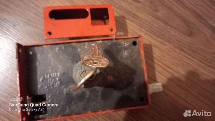 Замок гаражный накладной