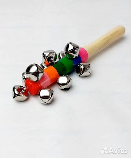 Музыкальные инструменты маракасы, бубенцы