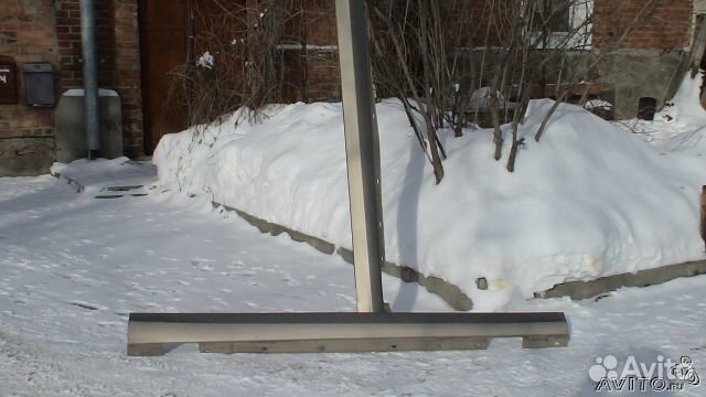 На Mercedes W204 заводские пороги внешние