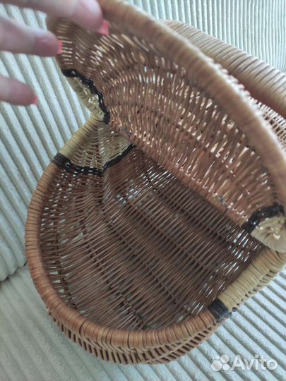 Корзина плетеная большая с крышкой