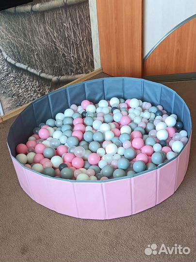 Сухой бассейн с шариками