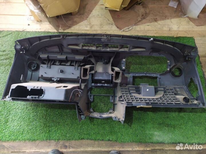 Торпедо Renault Logan седан 1.4 2007