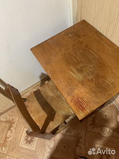 Детский стол и стул, полка под книги