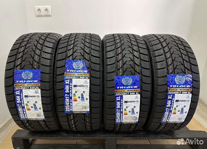 Tri Ace Snow White II 225/45 R17 23H