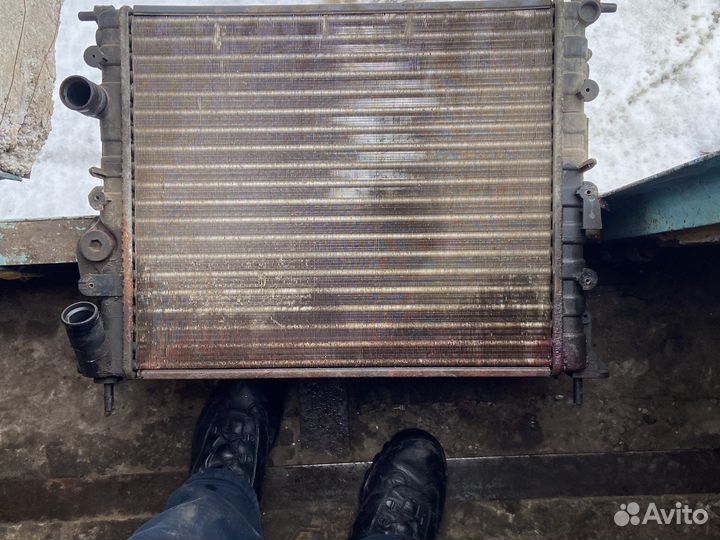 Радиатор renault logan 1