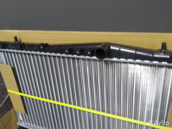 Радиатор охлаждения двигателя Chevrolet Lacetti