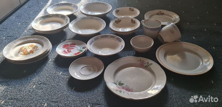 Столовая посуда тарелки блюдца кружки