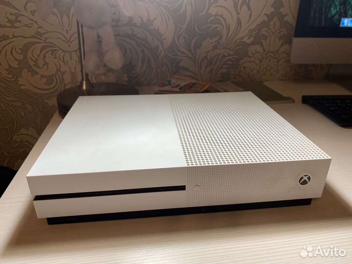Xbox ONE S 1TB + игры
