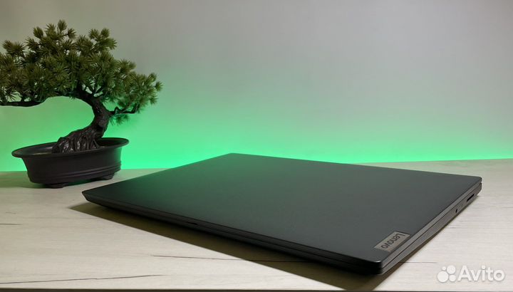 Мощный ноутбук Lenovo i3 12 Gb SSD как новый