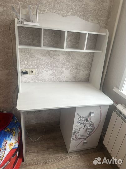 Детский письменный стол