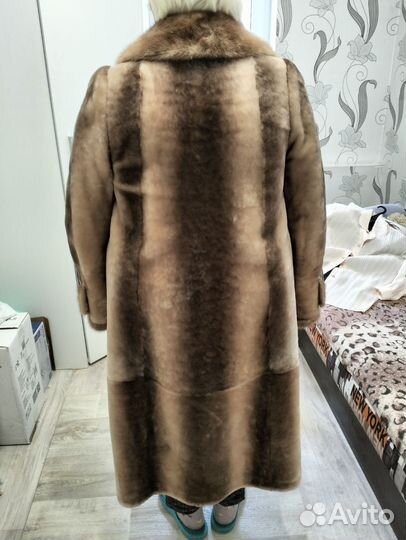 Продам новую женскую мутоновую шубу