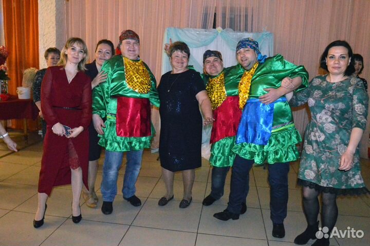 Ведущий, певец, баянист. - Дмитрий Мерзляков