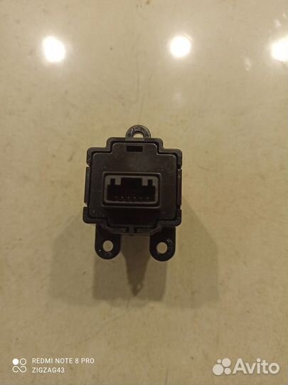 Кнопка аварийной сигнализации (Hyundai Sonata)