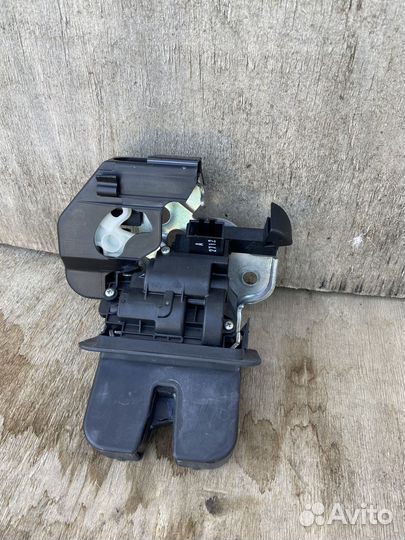 Замок крышки багажника Audi A5 8T