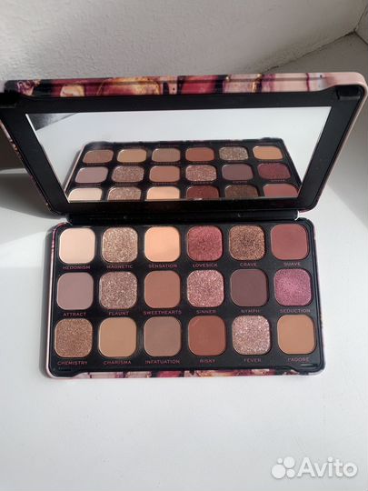 Палетка теней Revolution Forever Flawless