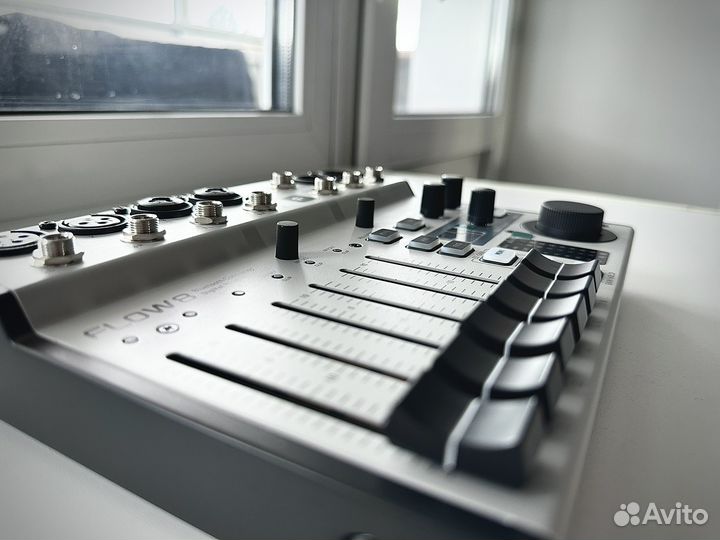 Микшерный пульт Behringer flow 8