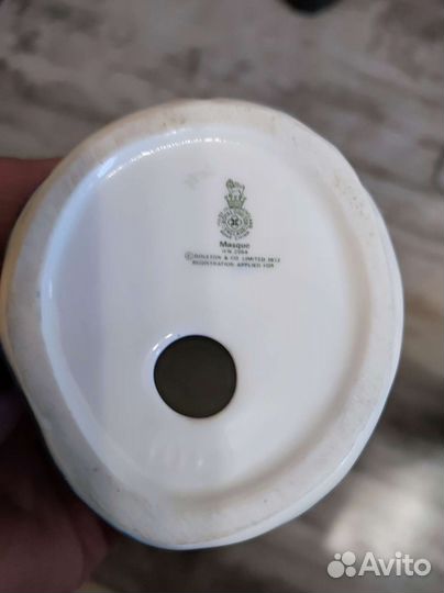 Статуэтка женщина в маске