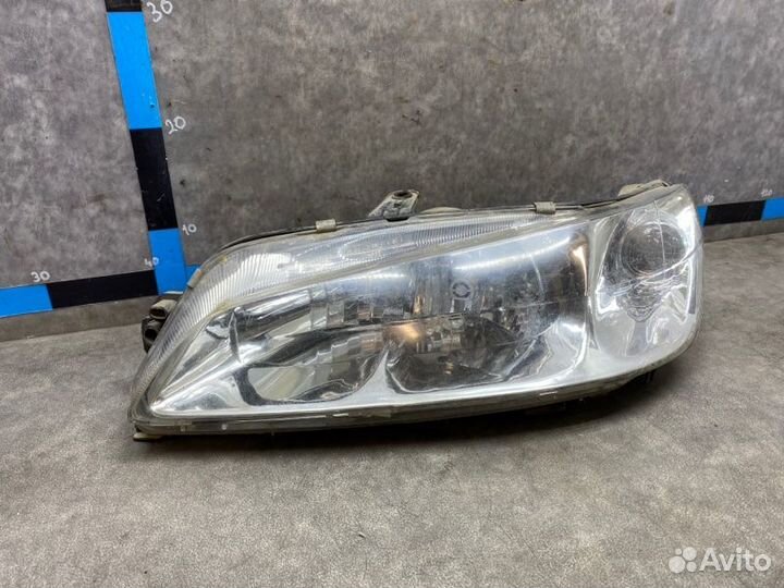 Фара передняя левая Peugeot 306 универсал 1.6 I
